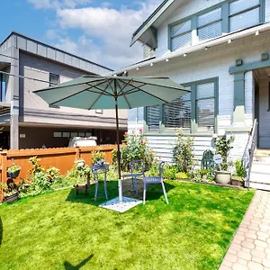 Vintage 3 Bedroom In Prime Eastlake With Private Parking Holiday home Seattle